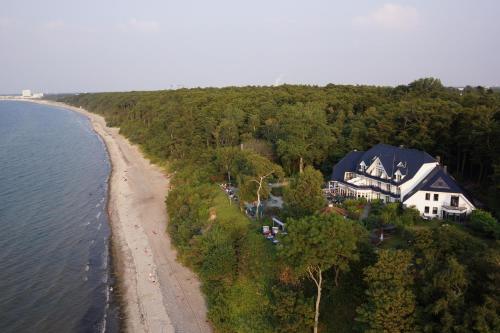 an aerial view of a house next to a beach at Hotel Wilhelmshöhe in Warnemünde