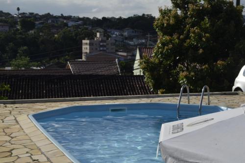 a large blue swimming pool on top of a house at Loft Pinheiros in Blumenau