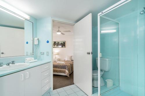Ένα μπάνιο στο Rainbow Bay Resort Holiday Apartments