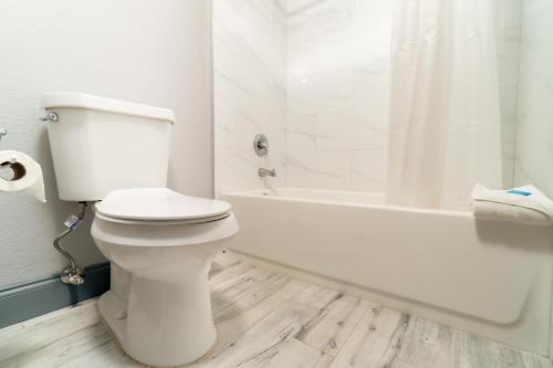 Un baño de Sunshine Inn