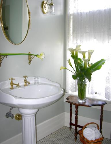 Bilik mandi di Victorian Inn