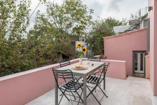 Anafiotika hideaway acropolis Athens by Cycladica