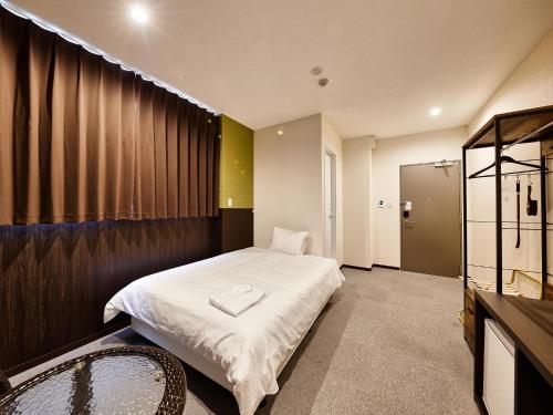 Säng eller sängar i ett rum på Crown Hotel Okinawa Annex
