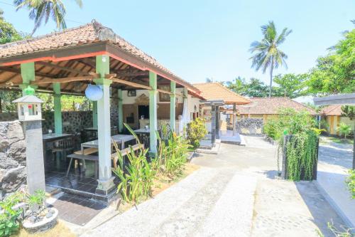 Сад в Hotel Tara Bar & Resto Air Sanih