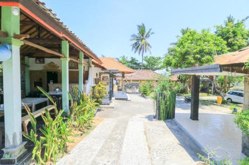 Сад в Hotel Tara Bar & Resto Air Sanih