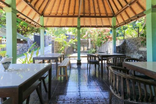 Ресторан / где поесть в Hotel Tara Bar & Resto Air Sanih