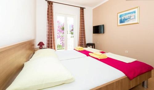 Postel nebo postele na pokoji v ubytování Apartments Husanovic
