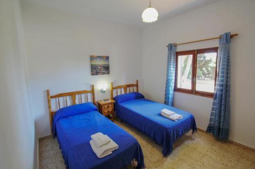 Giường trong phòng chung tại Condelmar - modern villa close to the beach in Calpe