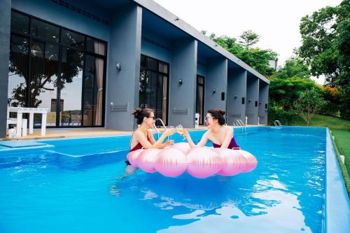 Bazén v ubytování Veravian Resort nebo v jeho okolí