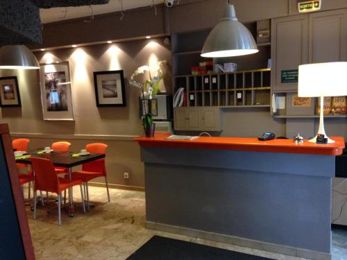 a bar in a restaurant with a table and chairs at L'Eau Des Collines in Marseille