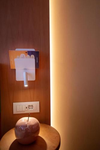 a vase sitting on a table next to a light at OMAMA Hotel in Aosta