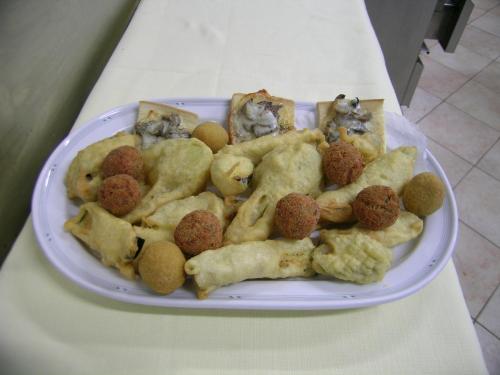 ホテルの敷地内または近くでの食事または食べ物
