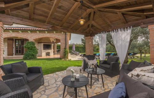 Φωτογραφία από το άλμπουμ του Luxury Unique Stone Villa Rustica in Istria σε Barat