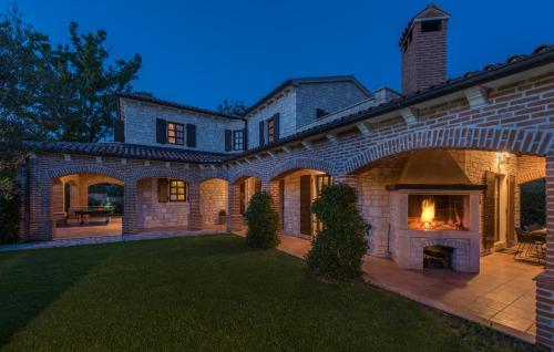 Φωτογραφία από το άλμπουμ του Luxury Unique Stone Villa Rustica in Istria σε Barat