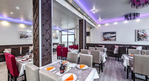 Restoran või mõni muu söögikoht majutusasutuses Aris Hotel Sofia