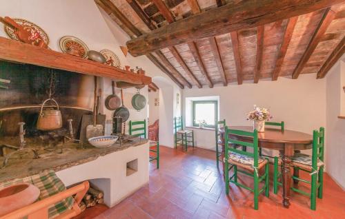 a kitchen and dining room with a table and chairs at La Ginestra - Terrazza in Orciatico