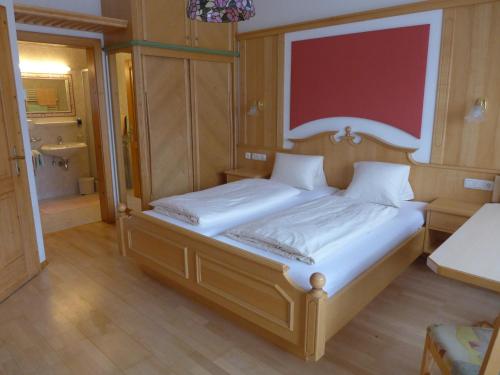 Ein Bett oder Betten in einem Zimmer der Unterkunft Villa Strolz