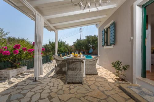 Balkón nebo terasa v ubytování Kostas Cottages