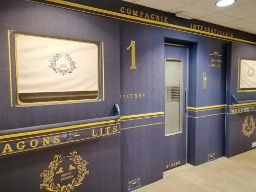 a room with a wall with the number and a doorway at Ahr Hotel Villa Alighieri in Stra