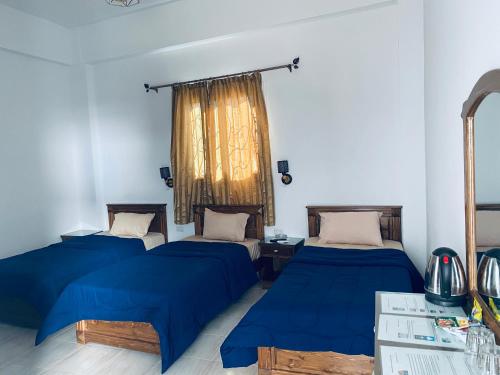 Postel nebo postele na pokoji v ubytování Golden Plaza Dahab Resort
