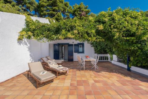 Gallery image of Adrina Beach Hotel in Panormos Skopelos