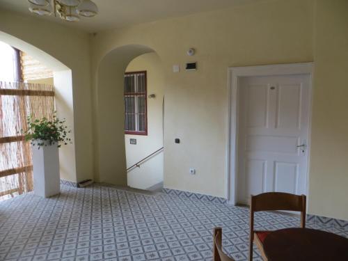 a hallway with a door and a table and chairs at Ferdinand Apartments in Mediaş
