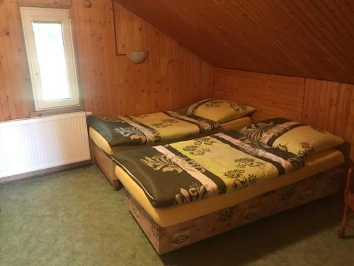 Postel nebo postele na pokoji v ubytování Chata Na Kamenci