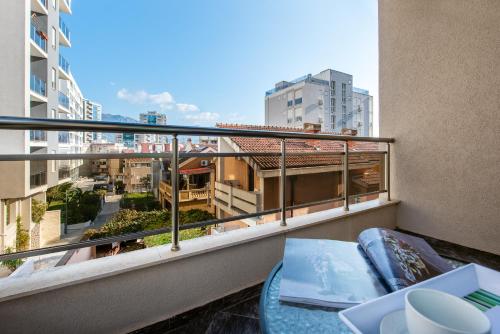 A balcony or terrace at Apartment Gosposhtina 219