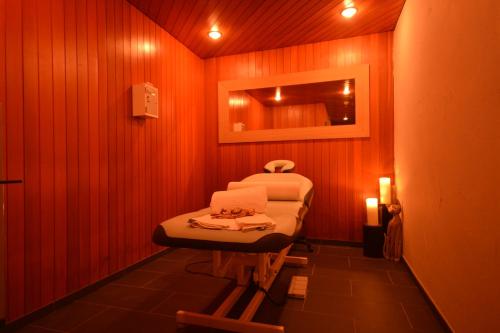 a small room with aificialificialificialificialificialificialificialificialificialificialificial at Seehotel Riviera at Lake Lucerne in Gersau