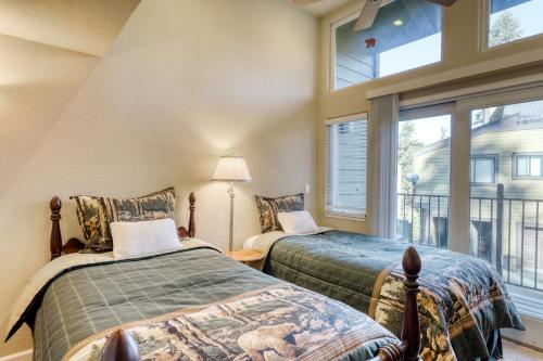 A bed or beds in a room at The Alpine Meadows
