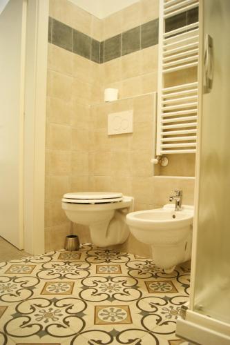 a bathroom with a toilet and a sink at LA DAMA ROOM&BREAKFAST in Russi