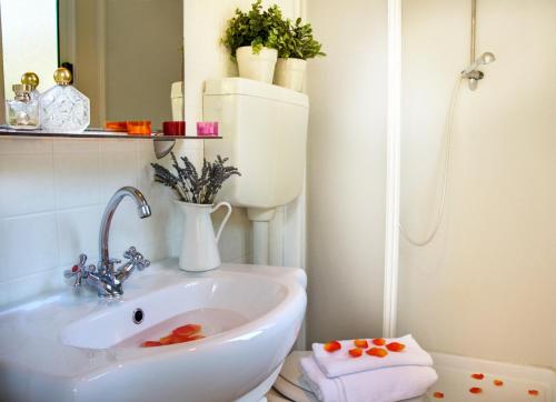 Et badeværelse på Piomboni Camping Village