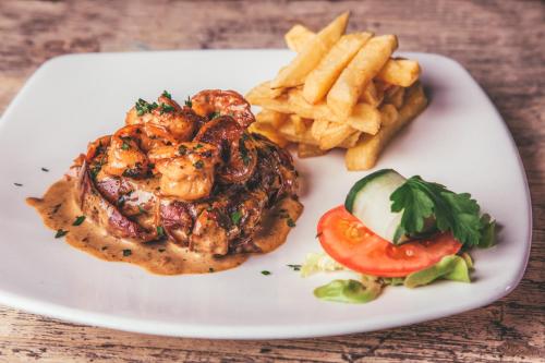 Jídlo v hotelu nebo okolí