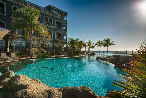 Lopesan Villa del Conde Resort & Thalasso tesisinde veya buraya yakın yüzme havuzu
