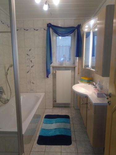 Ένα μπάνιο στο Im Haus am Ries
