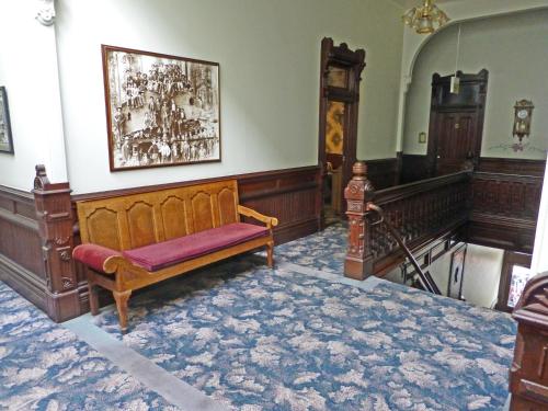 Ruang duduk di Victorian Inn