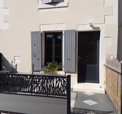 Photo de la galerie de l'établissement Une charmante maison pour un séjour au vert, à Arçais