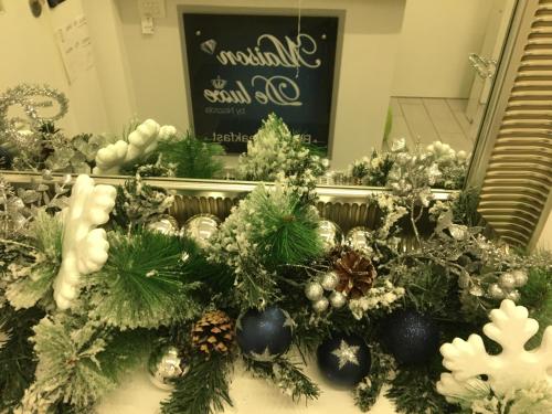 a christmas wreath on a table in front of a mirror at Maison De luxe in Pompei