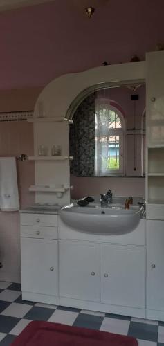 a kitchen with a sink and an arched window at A casa di Lara in Beura