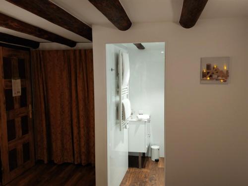 A bathroom at Domaine de l'Olifant