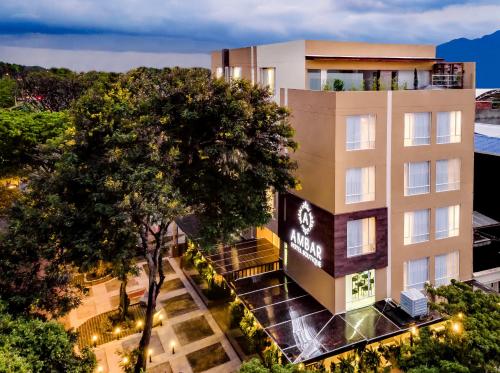 an overhead view of a building with a tree at Ambar Hotel Boutique Cali in Cali