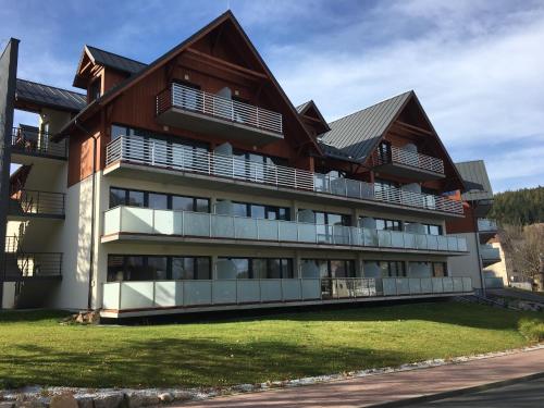 Το κτήριο όπου στεγάζεται  το διαμέρισμα