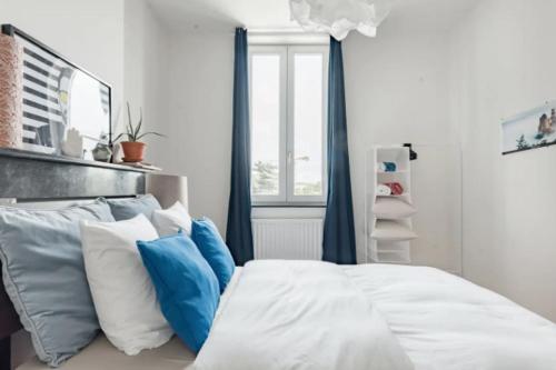 Кровать или кровати в номере Flemishome, The Retreat For Family And Friends