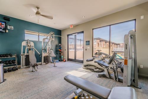 a gym with treadmills ellipticals and treadleys at Regal Stays Corporate Apartments - McKinney Ave - Uptown Dallas in Dallas
