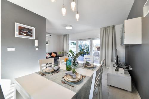 Deluxe Triplex Antea