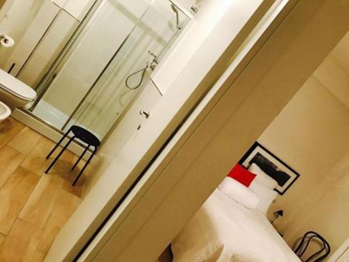 a bedroom with a bed with a red pillow at Ascoli Bonjour b&b & Apartments Parcheggio Privato & Giardino in Ascoli Piceno