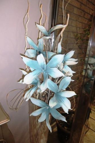 a vase with blue and white flowers in it at Hotel Vila Mar in Cambrils