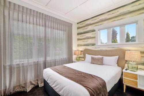 Ένα ή περισσότερα κρεβάτια σε δωμάτιο στο Lakes Lodge Rotorua