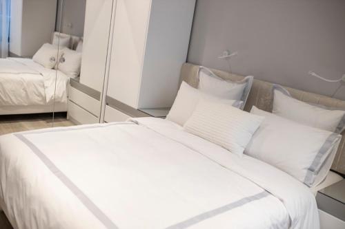 Pupin Palace Apartments tesisinde bir odada yatak veya yataklar
