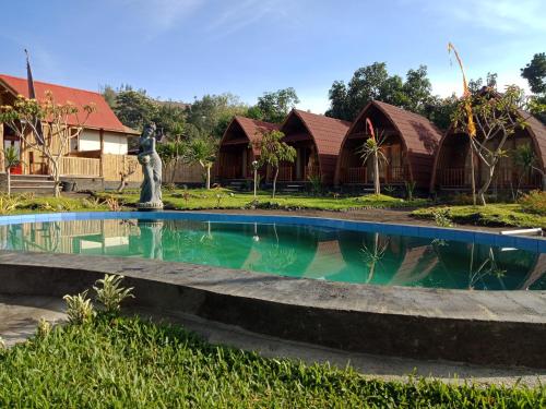 Bazén v ubytování Kintamani Cabins nebo v jeho okolí